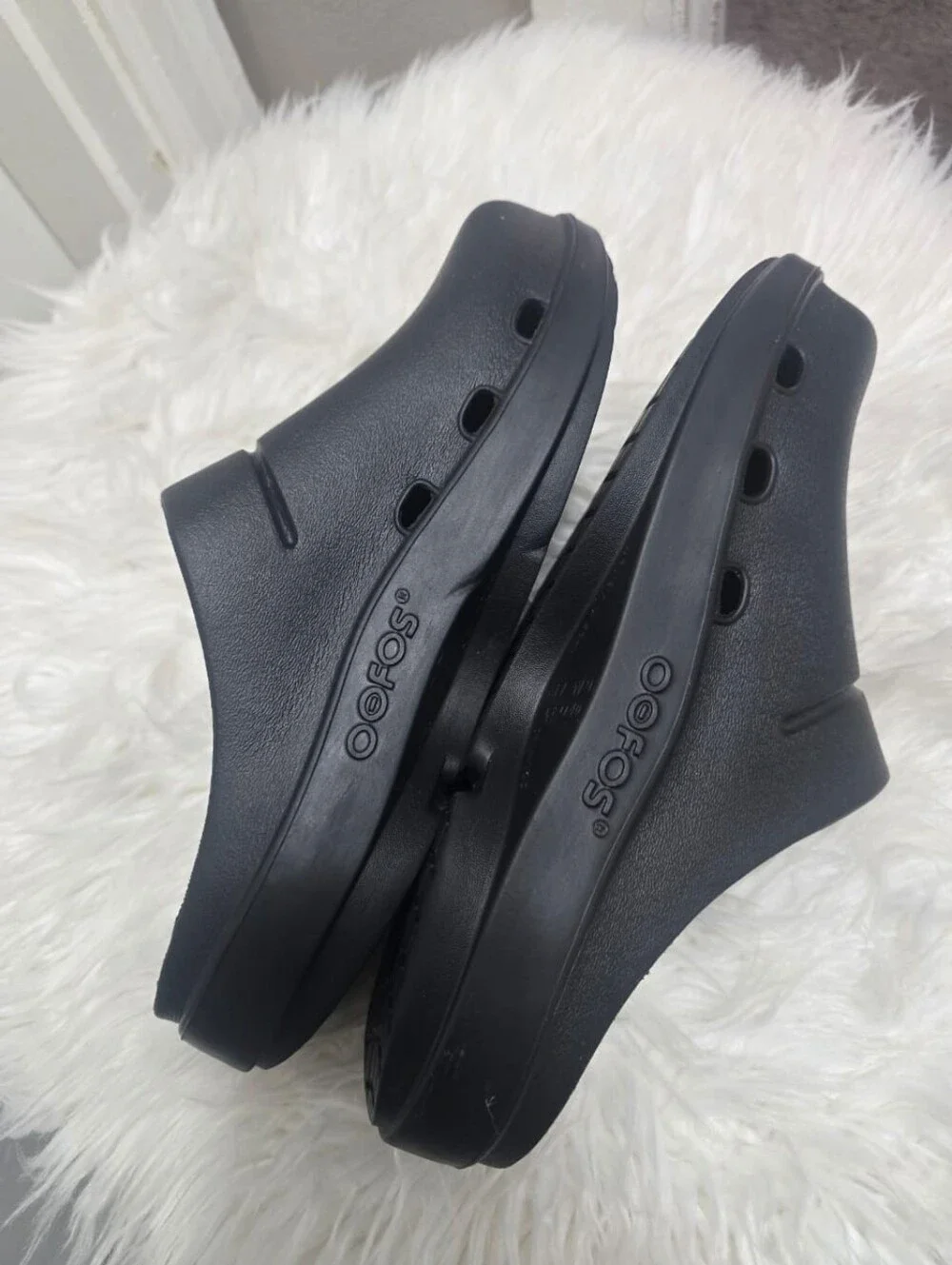 OOFOS lightweight slip